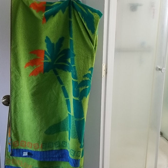 Super huge beach blanket(fits across a queen size - Picture 2 of 2